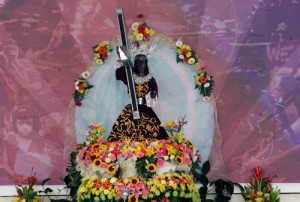 The Black Nazarene will be the center of a huge wave of faith as throngs of devotees join the procession from Rizal Park to the Quiapo church today.  Photo By Rene H. Dilan 