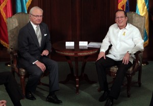 President Benigno Aquino 3rd exchanges views with His Majesty Carl XVI Gustaf, King of Sweden, during the Courtesy Call at the Music Room of the Malacañang Palace on Friday.  Malacañang Photo 