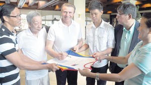 Pole vault Olympic champion Sergei Bubka (3rd from left) signs the jersey of Filipino pole vaulter Ernest John Obiena (3rd from right) during their meeting at the Sofitel Hotel in Pasay City on Sunday. Looking on are pole vault national coach Emerson Obiena, Philippine Amateur Track and Field (PATAFA) President Go Teng Kok, PATAFA Vice Chairman Philip Juico and Jeanette Obiena. PHOTO BY EDWIN MULI