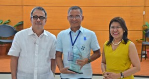 DOST’s most outstanding provincial director Dr. Bilshan Servañez (center) with Science and Technology Secretary Mario Montejo and Dr. Ma. Josefina Abilay, regional director of DOST Regional Office IV-B MIMAROPA