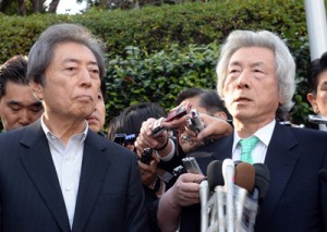 Former Japanese Prime Ministers Morihiro Hosokawa (left) and Junichiro Koizumi speak to reporters after meeting in Tokyo on Tuesday. AFP PHOTO