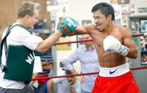 Freddie Roach (left) engages Manny Pacquiao in a mitt training session. AFP FILE PHOTO