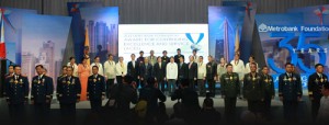 The presentation of the 2014 Metrobank Foundation Aces with guest of honor, His Eminence Luis Antonio Cardinal Tagle (center); Metrobank Foundation chairman Dr. George S. K. Ty (center left); Board of Advisers chairman (Ret) Chief Justice Artemio Panganiban; other members of the foundation’s Board of Trustees and Advisers represented by Dr. Antonio Abacan, Jr. and Arthur Ty; and foundation president Aniceto Sobrepeña