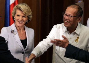 Australian Foreign Minister Julie Bishop is greeted by President Benigno Aquino 3rd in Malacanang. Bishop is on a two-day official visit to Manila. AFP PHOTO 