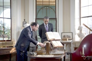 French President Francois Hollande (left) and United States President Barack Obama visit Monticello, the residence of Thomas Jefferson, third president of the United States of America on Monday (Tuesday in Manila) in Charlottesville. AFP PHOTO