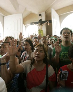 At the Baclaran Church in Parañaque City, and countless churches nationwide, Catholic Filipinos began the Lenten Season yesterday, Ash Wednesday, by having ash placed on their forehead. PHOTO BY RUY MARTINEZ 