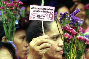 In celebration of International Women’s Day, members of Gabriela distribute flowers to the public to pay tribute to millions of Filipino women who work for a better future for their families. Photo By Mike De Juan 