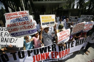 Members of militant groups hold a rally in front of the Meralco office in Ortigas Avenue, Pasig City. The groups said Meralco should give their customers a refund since the Energy Regulatory Commission has voided the power rate hikes last year. Photo By Miguel De Guzman