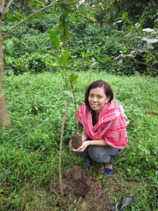 Janice fulfills her dream to plant 100 trees fore her ‘silver’ birthday celebration at Buhay Punlaan