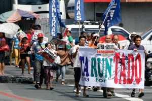 Militant group Sanlakas stage a protest run for the late comedian Arvin 