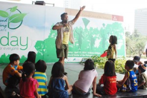 Sipat Lawin Ensemble engages kids in an interactive storytelling about Mother Earth