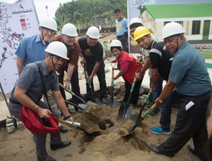 At the groundbreaking ceremonies: (From left) Mario Sombilon, Department of Education Regional Office representative; Richard Bolt, Country Director, Asian Development Bank (ADB) Philippines Country Office; James Nugent, Director General, ADB Southeast Asia Department; Mayor Pelagio Tecson of Tanauan; Department of Social Welfare and Development Secretary Corazon Juliano Soliman; Barangay Captain Efren Merilo of Bislig ; Archie Lawrence Kapunan, Sangguniang Bayan member and Mario Roa, Principal, Bislig Elementary School