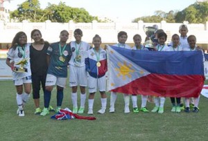 The Filipinas squad displays the Philippine flag at the Fluninense Football Field in Rio de Janeiro, Brazil. PHOTO FROM FAIRPLAY FOR ALL TWITTER ACCOUNT (@FAIRPLAYFORALL)