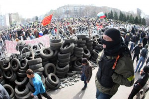 Pro-Russian activists guard a barricade set at the Ukrainian regional Security Service building on the eastern city of Donetsk on Monday. AFP PHOTO