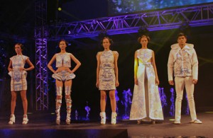 The global-inspired and futuristic creations by young Filipino designer Francis Libiran radiates the mall’s cool, captivating and modern character