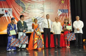  Voice of Asia speech champion Joanne Guo (second from right) was joined on stage by (from left) 4th placer Nguyen Hung Binh of Vietnam, 3rd placer Jang Min Woo or Kevin Jang of South Korea, 2nd placer Hannah Faith Saab of Philippines, event judge Dr. Max Walsh, The Manila Times College President Dr. Isagani Cruz,  and The Manila Times President, CEO and Executive Editor Dante 