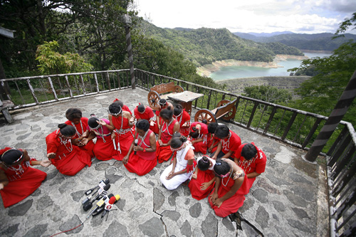  Dumagat natives in Bulacan pray for rain as the water level in Angat dam continues to drop. With the dam approaching the critical level, irrigation to farmlands is expected to be reduced. PHOTO BY MIGUEL DE GUZMAN 