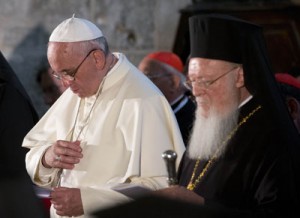 Pope Francis (left) and Orthodox Patriarch Bartholomew I pray during a meeting on Monday at the Church of the Holy Sepulchre in Jerusalem’s Old City. Pope Francis and Orthodox Patriarch Bartholomew I met at the Church of the Holy Sepulchre after signing a landmark pledge to work together to further unity between the eastern and western branches of Christianity, estranged for a millennium. AFP PHOTO