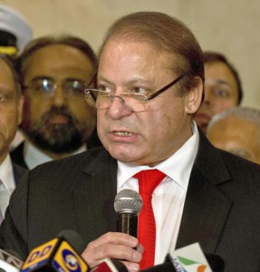 Pakistan Prime Minister Nawaz Sharif reads a statement to the media prior to his departure, at Taj Man Singh hotel in New Delhi on Tuesday. India’s new Prime Minister Narendra Modi called on his Pakistani counterpart Nawaz Sharif to crack down on militant groups while stressing his desire for closer economic ties, the foreign ministry said. AFP PHOTO