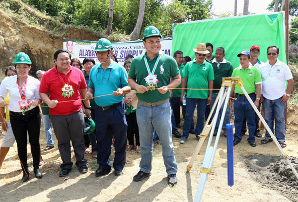 Potable water will soon be available on Alabat Island after the provincial government of Quezon and the municipal government of Alabat agreed to fund the construction of a P9-million water supply system in Barangay Camagong. Present during the groundbreaking ceremony held on May 2 were (L-R) Quezon 4th District councilor Rhodora Tan, Quezon Vice Governor Sam Nantes, Alabat Mayor Fernando Mesa and Quezon Governor David “Jayjay” Suarez. PHOTO BY BELLY M. OTORDOZ