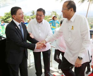 Tourism Secretary Ramon Jimenez Jr (center) introduces President Benigno Aquino 3rd to UNWTO Secretary General Taleb Rifai at the International Conference on Tourism and Climate Change in Legazpi City, Albay DOT PHOTO