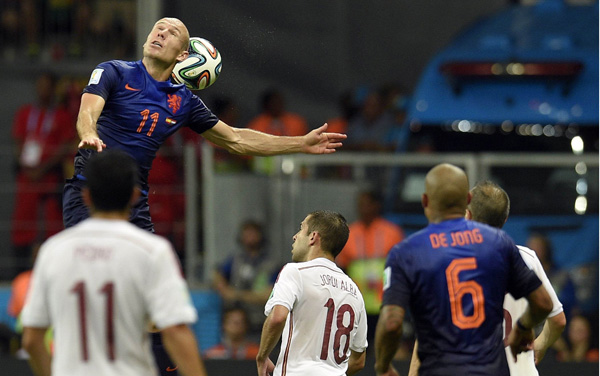 Netherlands’ forward Arjen Robben heads the ball during the match with Spain at the Fonte Nova Arena in Salvador. AFP photo