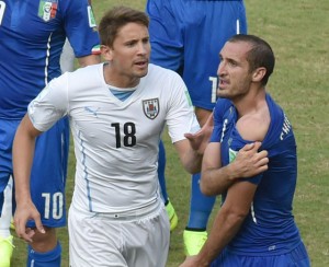 Italy’s defender Giorgio Chiellini (right) shows an apparent bitemark by Uruguay forward Luis Suarez to Uruguay’s midfielder Gaston Ramirez (left) during a Group D football match between Italy and Uruguay at the Dunas Arena in Natal during the 2014 FIFA World Cup. Uruguay won 1-0. AFP PHOTO