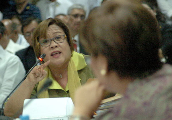 Justice Secretary Leila de Lima addresses the Commission on Appointments as Sandra Cam (right), who is blocking de Lima’s confirmation, looks on. De Lima, who was bypassed several times by the CA, again failed to get the commission’s nod. PHOTO BY EDWIN MULI