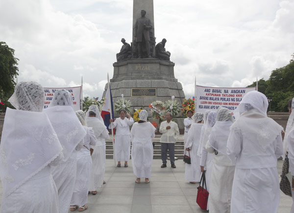 The 153rd birthday of national hero Jose Rizal on Thursday is commemorated by a group of Rizalistas who venerate him as a local saint at the Luneta Park. PHOTO BY EDWIN MULI