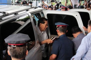 Sen. Juan Ponce Enrile arrives at Camp Crame on Friday. He was taken to the camp’s hospital for a checkup.  Photo By Ruy L. Martinez 