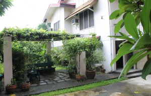 ■ Bautista’s post-colonial home in Quezon City where he takes his time to relish books and write more literary masterpieces