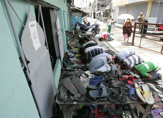 Muslim men pray outside the Al-Saite Mosque in Baseco, Tondo, Manila on Friday. The Islam world is observing the holy month of Ramadan. PHOTO BY RENE DILAN 