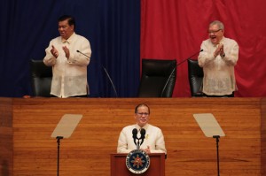  President Benigno Aquino 3rd delivers his annual report to the nation during the joint session of the 16th Congress at the Batasang Pambansa on Monday. Behind him are Senate President Franklin Drilon (left) and House Speaker Feliciano Belmonte Jr. MALACAÑANG PHOTO 