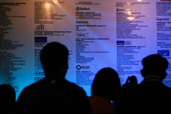 Job applicants queue at the opening of a jobs fair at a mall in Mandaluyong City on Tuesday, a day after President Benigno Aquino 3rd boasted in his State of the Nation Address that his administration was able to create more jobs for the unemployed. PHOTO BY MIGUEL DE GUZMAN  