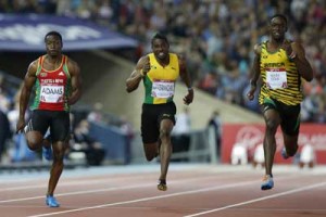 Jamaica’s Kemar Bailey-Cole (right) powers to win ahead of Saint Kitts and Nevis’ Antoine Adams (left) and Jamaica’s Jason Livermore (center) in the men’s 100m athletics event at Hampden Park during the 2014 Commonwealth Games in Glasgow, Scotland. AFP PHOTO
