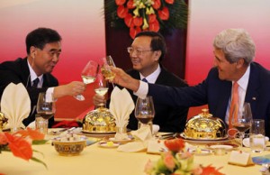 China’s Vice Premier Wang Yang (left) and State Councilor Yang Jiechi (center) share a toast with US Secretary of State John Kerry (right) before a working lunch at the US-China Strategic and Economic Dialogue at the Diaoyutai State Guesthouse in Beijing on Wednesday. AFP PHOTO