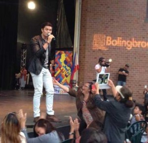 Dingdong thrills the crowds at the Bolingbrook Performing Arts Center