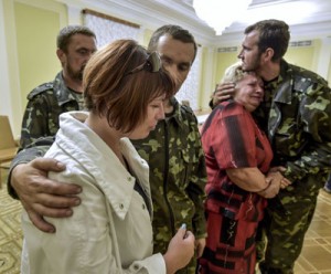 This handout picture taken and released by the Ukrainian Presidential press service late on Thursday shows Ukrainian servicemen, who were captured and jailed by pro Russian militants in Gorlivka, eastern Ukrainian Donetsk region, reuniting with relatives in the office of the Ukrainian President in Kiev. Seventeen hostages were released and arrived in Kiev after a successful operation of the Ukrainian armed forces. AFP PHOTO 