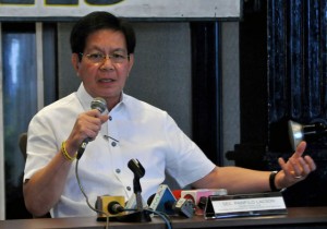 Rehabilitation czar Panfilo “Ping’ Lacson explains why he needs additional power at the Bulong-Pulungan media forum on Tuesday. PHOTO BY EDWIN MULI 