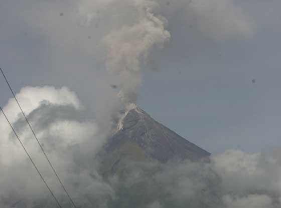 Phivolcs raised the alert level on Mayon Volcano from Level 1 to 2 after magma was spotted flowing downward on Friday, a condition that could lead to eruption. Residents were advised to be vigilant and refrain from entering the six kilometer permanent danger zone for their safety. PHOTO BY RENE H. DILAN