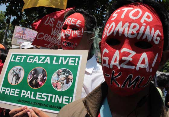 Members of the Bagong Alyansang Makabayan join the rest of the world in a sustained action against the continuing air strikes by US-Israeli forces that have killed nearly 2, 000 Palestians in a rally at the US Embassy in Manila on Thursday. PHOTO BY RUY L. MARTINEZ