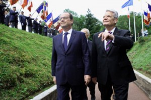 French President Francois Hollande (left) and his German counterpart Joachim Gauck arrive for a commemoration ceremony in the crypt of the WWI Hartmannswillerkopf National Monument, or Vieil Armand, in Wattwiller, northeastern France, on Sunday, marking the centenary of Germany’s declaration of war to France. AFP PHOTO