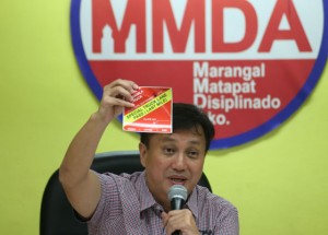  MMDA Chairperson Francis Tolentino on Friday holds up a tag for container trucks involved in port operations as he explains the 24-hour  “last mile truck routes” to restore normalcy in the port of Manila. PHOTO BY RENE H. DILAN 