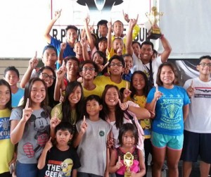  Coach Virgilio de Luna holding the trophy together with the Quezon Killer Whales swimming team.  CONTRIBUTED PHOTO 