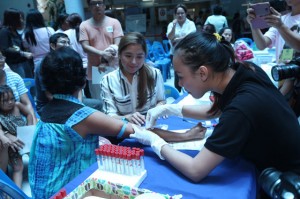 Mandaluyong residents get tested for Hepatitis B at the launch of the ‘B Positive’ movement 