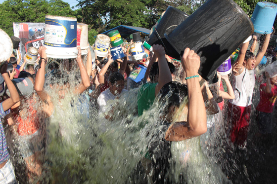 More than 200 individuals take on the Ice Bucket Challenge Sunday at the Quezon City Memorial Circle after Qatar challenged the Philippines to help raise awareness and funds for research on amyotrophic lateral sclerosis or ALS disease. To be doused with water that cold supposedly gives you an idea what ALS patients feel. The Philippines in turn challenged Japan and India. PHOTO BY RUY MARTINEZ