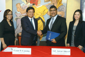 British Ambassador Asif Ahmad and BPI president and CEO Cezar Consing (center) seal a three-year partnership to support Filipino scholars pursuing banking and finance or trade and investment postgraduate studies in the UK. With them are Chevening-BPI scholars Isabel Plaza (rightmost) who graduated from the 2013 to 2014 program, and this year’s scholarship recipient, Tanya Recalde