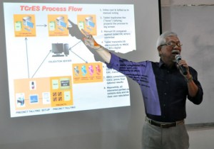 Former Comelec commissioner Gus Lagman explains the process of automated elections (above) while information technology expert Lito Averia discusses the law on automated polls in a briefing held at The Manila Times office on Thursday. PHOTOS BY EDWIN MULI