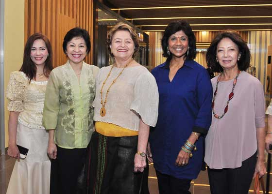 Asean Ladies Foundation Inc. chairman Gretchen del Rosario (center) with President Madame Mano Hirubalan from the Singapore Embassy, Madame Sandra Prasasvinitchai from Thai Embassy, International Bazaar Foundation Inc. executive director Nora Salazar, and IBF board member Marion Coscolluela