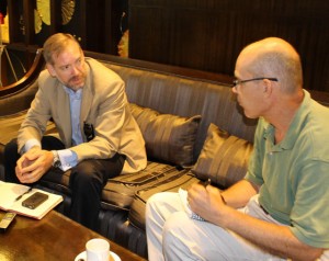  STRATFOR Vice President Rodger Baker (left) with The Manila Times’ columnist Ben Kritz. PHOTO BY MELYN ACOSTA 